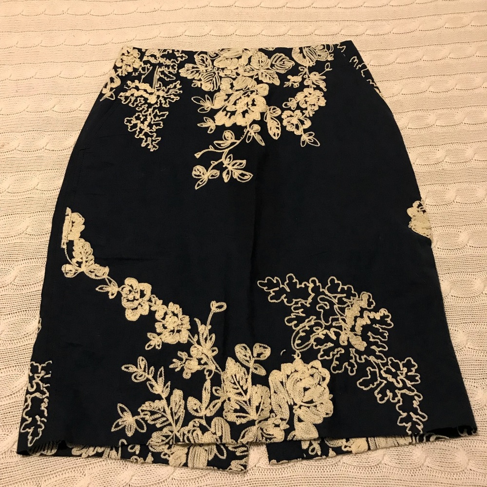Embroidered pencil skirt